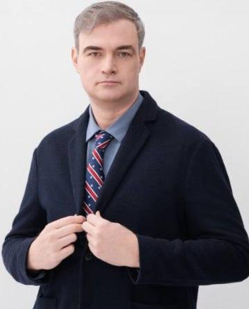 Albert G. Flores, Vice President, Private Client Services